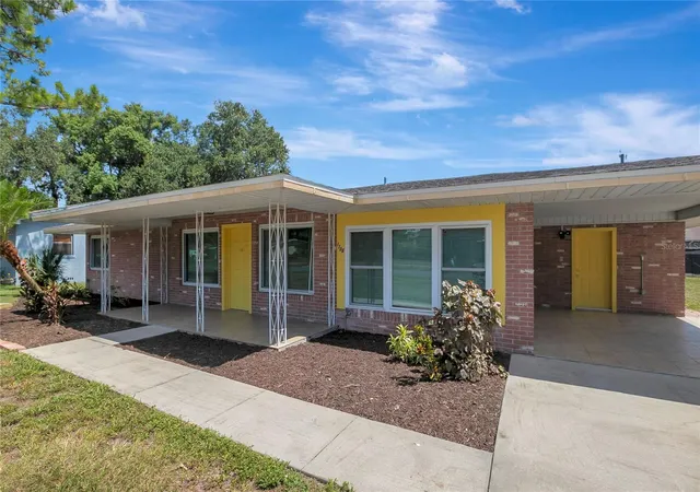 Photo 3 of Sale Pending at 1706 Shore Acres Dr, Lakeland, FL 33801 | MLS# TB8540313 | Listing updated on 2026-08-27