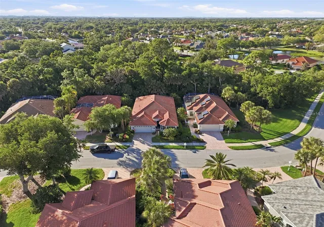 3rd image of 5127 Hanging Moss Ln, Sarasota, FL 34238 | MLS# OM730682