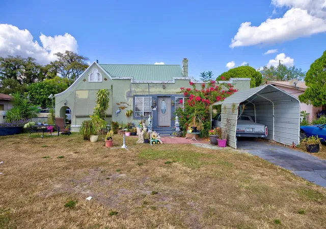 3rd image of 2577 Lake Lillian Dr, Avon Park, FL 33825 | MLS# C7529754