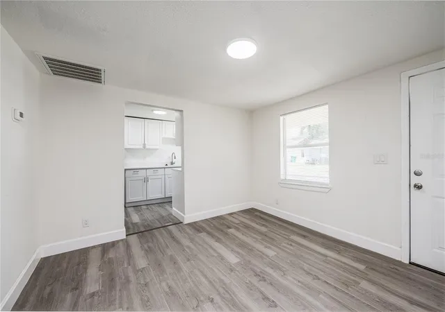 Photo 4 of Single family home for sale at 1422 Basin St, Winter Garden, FL 34787 | MLS# V4950812 | Listing updated on 2026-08-21