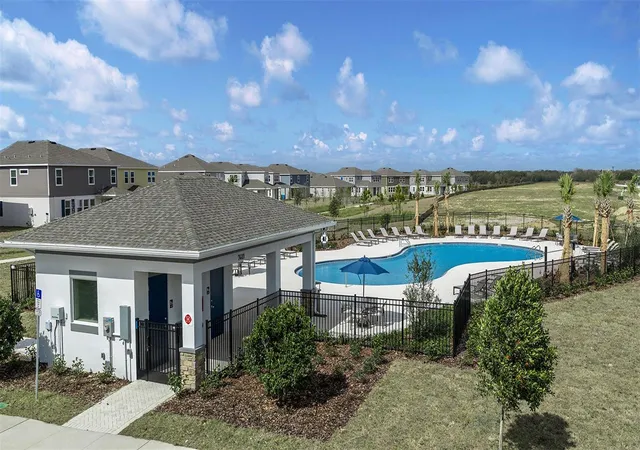 3rd image of 7429 Fieldstone Dr, Groveland, FL 34736 | MLS# O6434795