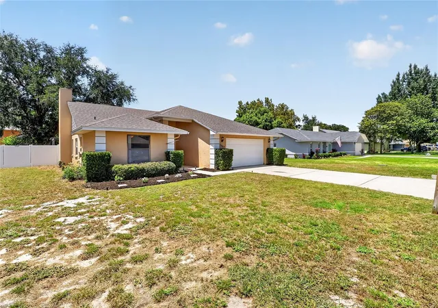 3rd image of 1202 Valencia Ln, Auburndale, FL 33823 | MLS# TB8540326