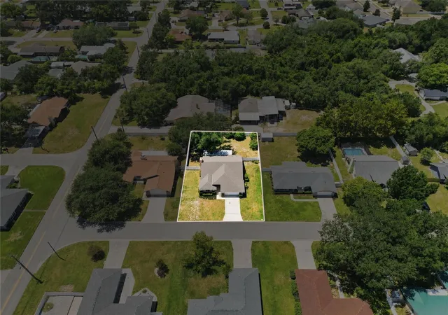4th image of 1202 Valencia Ln, Auburndale, FL 33823 | MLS# TB8540326