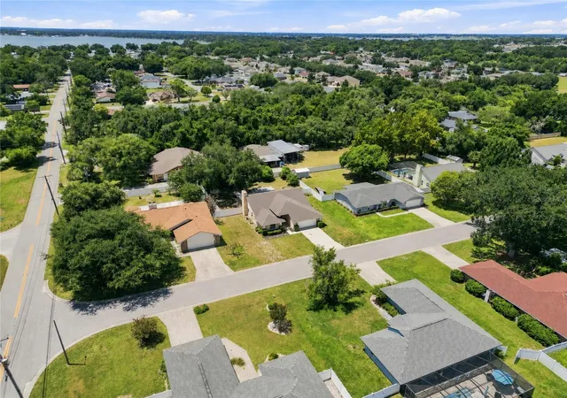 5th image of 1202 Valencia Ln, Auburndale, FL 33823 | MLS# TB8540326