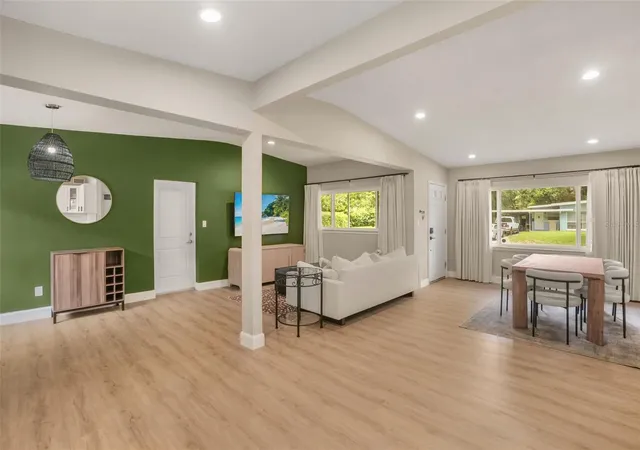 4th image of 2812 Dellwood Dr, Orlando, FL 32806 | MLS# O6434836