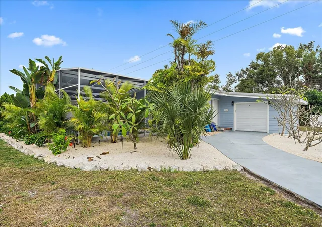 53rd image of 217 46th St W, Bradenton, FL 34209 | MLS# A4703441