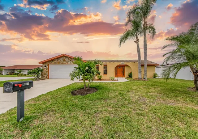 Photo 4 of Single family home for sale at 9811 San Mateo Way, Port Richey, FL 34668 | MLS# TB8540389 | Listing updated on 2026-08-20