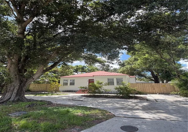 3rd image of 104 W Lambright St, Tampa, FL 33604 | MLS# TB8540403