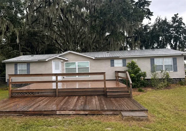 Photo 2 of Manufactured home for sale at 172 E Cowpen Lake Point Rd, Hawthorne, FL 32640 | MLS# GC542861 | Listing updated on 2026-08-31
