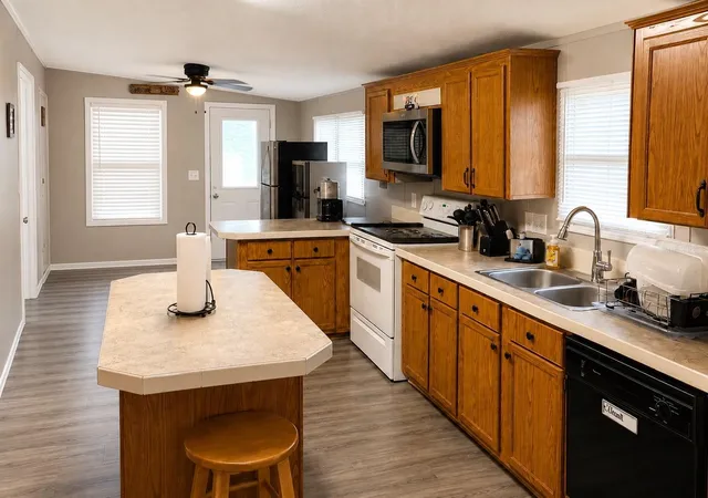 Photo 4 of Manufactured home for sale at 172 E Cowpen Lake Point Rd, Hawthorne, FL 32640 | MLS# GC542861 | Listing updated on 2026-08-31
