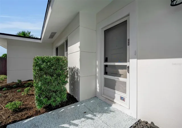 4th image of 2769 Wisteria Pl, Sarasota, FL 34239 | MLS# A4703452