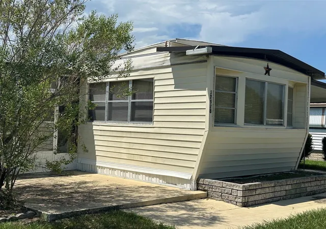2nd image of 37528 Attica Ave, Zephyrhills, FL 33542 | MLS# TB8540446