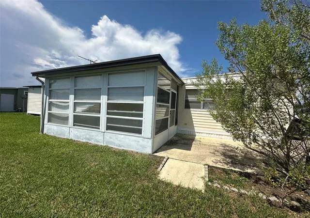 Photo 3 of Manufactured home for sale at 37528 Attica Ave, Zephyrhills, FL 33542 | MLS# TB8540446 | Listing updated on 2026-10-03