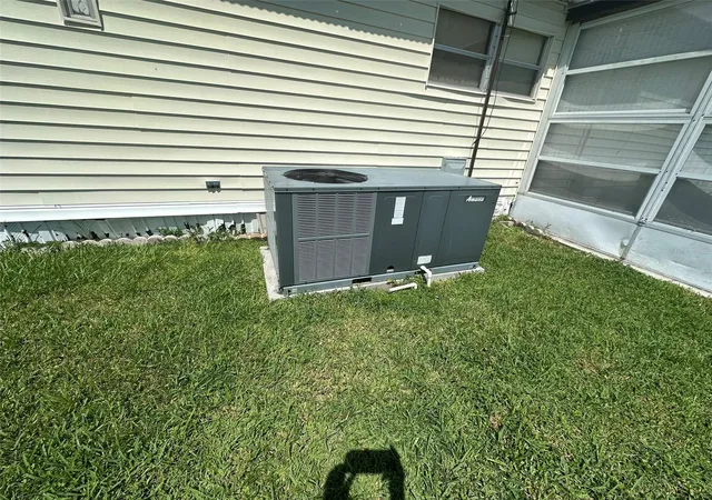 Photo 3 of Manufactured home for sale at 37528 Attica Ave, Zephyrhills, FL 33542 | MLS# TB8540446 | Listing updated on 2026-10-03