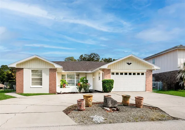3rd image of 10 Felicia Ct, Palm Coast, FL 32137 | MLS# FC320812