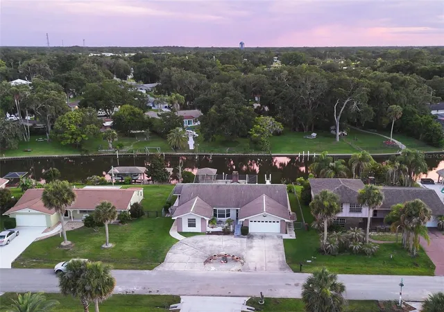5th image of 10 Felicia Ct, Palm Coast, FL 32137 | MLS# FC320812