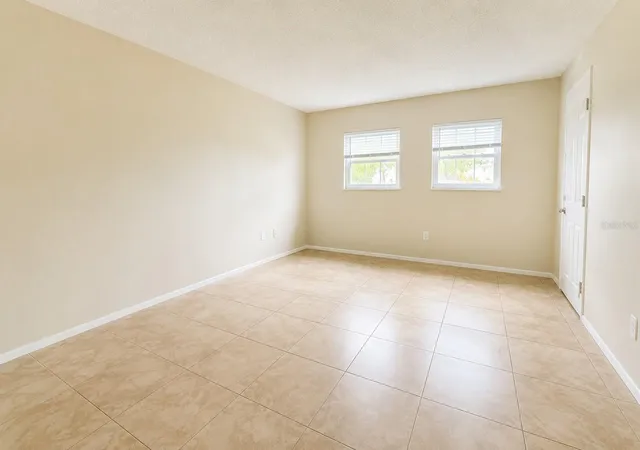 2nd image of 828 Sky Lake Cir #B, Orlando, FL 32809 | MLS# O6435000