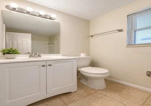 2nd image of 828 Sky Lake Cir, ORLANDO, FL 32809