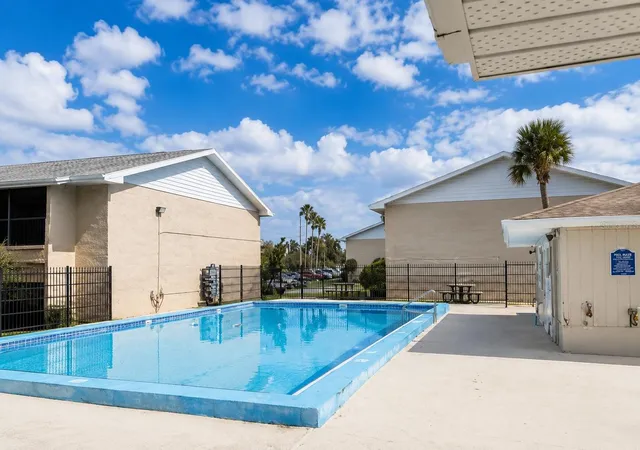 6th image of 828 Sky Lake Cir #B, Orlando, FL 32809 | MLS# O6435000