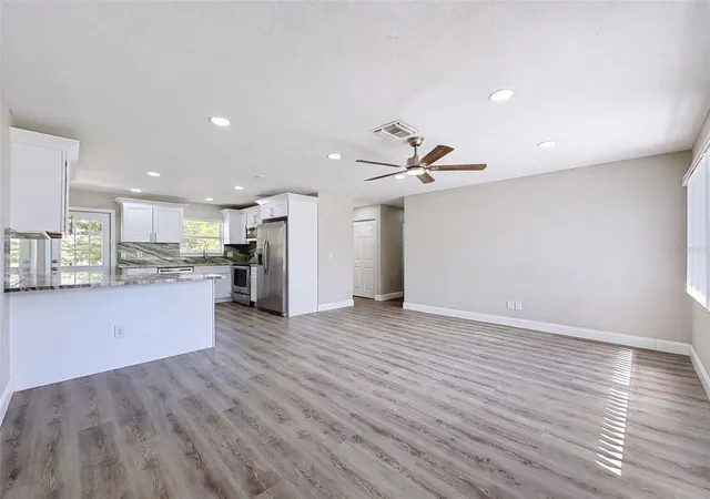 3rd image of 14998 Mockingbird Ln, Clearwater, FL 33760 | MLS# W7888749