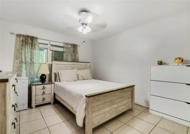 2nd image of 2005 Northlake Drive, Sanford, FL 32773 | Houzeo