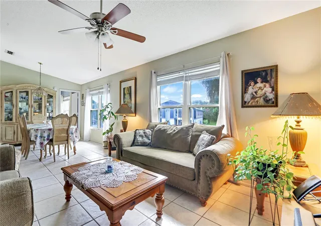3rd image of 2005 Northlake Dr, Sanford, FL 32773 | MLS# O6435049