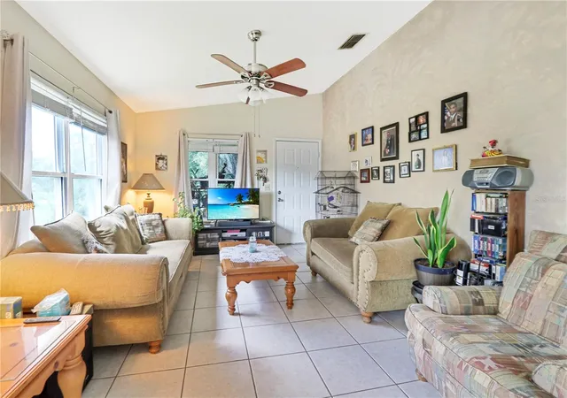 4th image of 2005 Northlake Dr, Sanford, FL 32773 | MLS# O6435049
