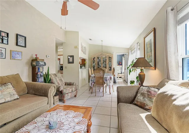 5th image of 2005 Northlake Dr, Sanford, FL 32773 | MLS# O6435049