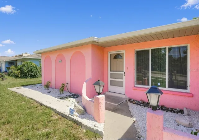 Photo 3 of Single family home for sale at 520 Center Rd, Venice, FL 34285 | MLS# O6435067 | Listing updated on 2026-08-20