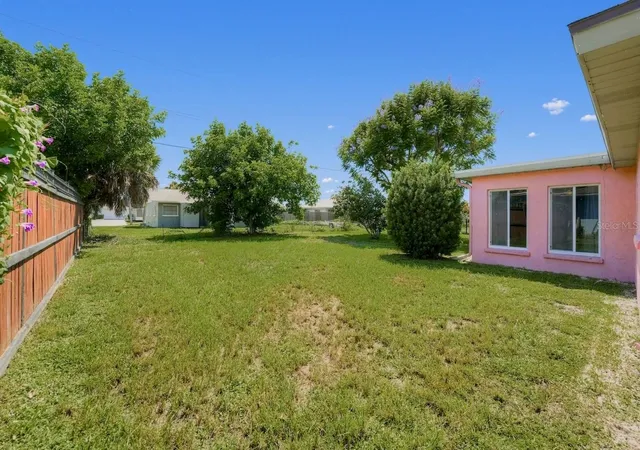 Photo 4 of Single family home for sale at 520 Center Rd, Venice, FL 34285 | MLS# O6435067 | Listing updated on 2026-08-20