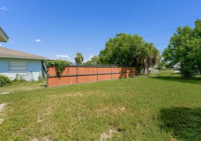 Photo 5 of Single family home for sale at 520 Center Rd, Venice, FL 34285 | MLS# O6435067 | Listing updated on 2026-08-20