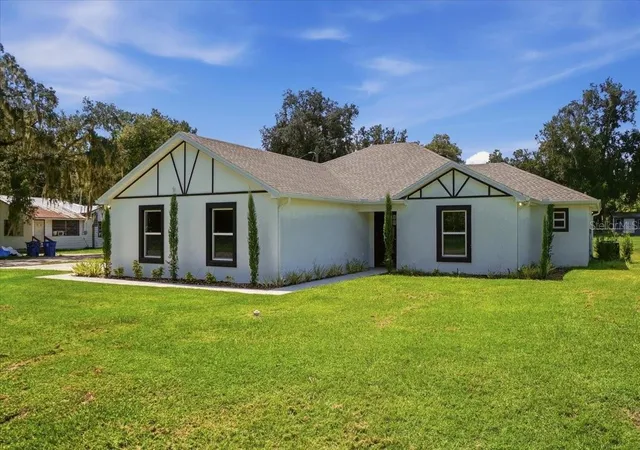 Photo 3 of Single family home for sale at 829 N Clermont Ave, Fort Meade, FL 33841 | MLS# TB8540634 | Listing updated on 2026-09-03