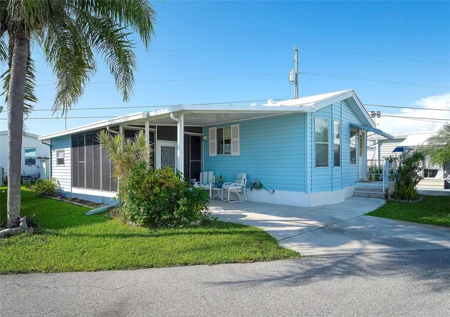 Photo 3 of Manufactured home for sale at 2062 Champion St, Sarasota, FL 34231 | MLS# A4704011 | Listing updated on 2026-09-01