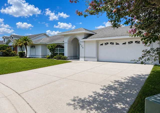 Photo 2 of Single family home for sale at 204 Lake Mariam Ct, Winter Haven, FL 33884 | MLS# L4964640 | Listing updated on 2026-09-01