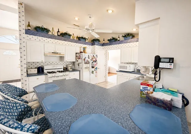Photo 4 of Single family home for sale at 204 Lake Mariam Ct, Winter Haven, FL 33884 | MLS# L4964640 | Listing updated on 2026-09-01