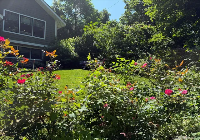 2nd image of 9 Winding Wy, Oyster Bay, NY 11579 | MLS# 991457