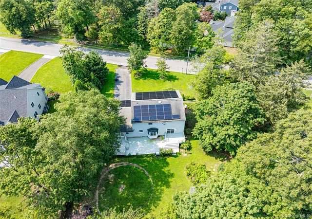 32nd image of 220 Windsor Ave, Islip, NY 11718 | MLS# 999271