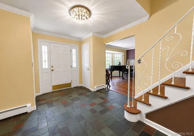 5th image of 220 Windsor Ave, Islip, NY 11718 | MLS# 999271