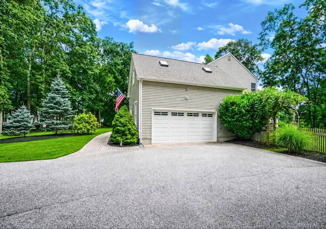 Photo 3 of Sale Pending at 15 Cedar Ln, Brookhaven, NY 11772 | MLS# 1035577 | Listing updated on 2026-09-01