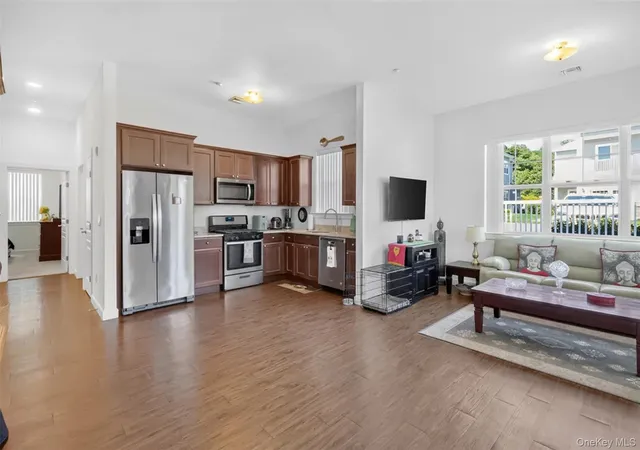 4th image of 63 Winter Pl, Huntington, NY 11731 | MLS# 1037047
