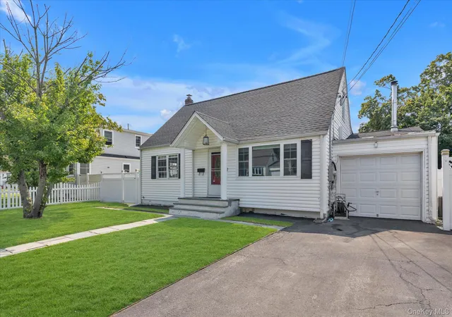 23rd image of 552 18th St, West Babylon, NY 11704 | MLS# 1037120