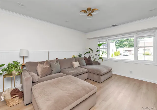 2nd image of 552 18th St, West Babylon, NY 11704 | MLS# 1037120