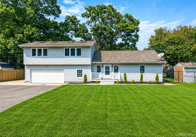 Photo 1 of Single family home for sale at 5 Sinclair St, Brookhaven, NY 11950 | MLS# 1037238 | Listing updated on 2026-08-23