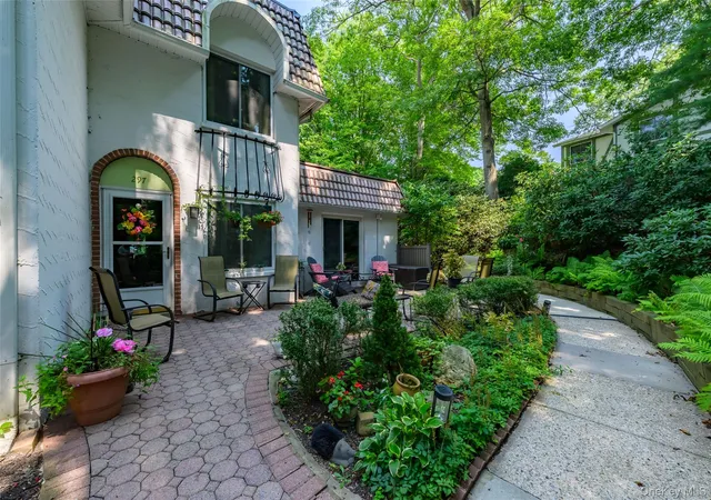 Photo 2 of Condo for sale at 297 Brettonwoods Dr, Brookhaven, NY 11727 | MLS# 1038027 | Listing updated on 2026-08-27