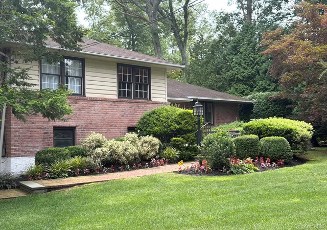 1st image of 12 Robin Ln, Huntington, NY 11743 | MLS# 1038633