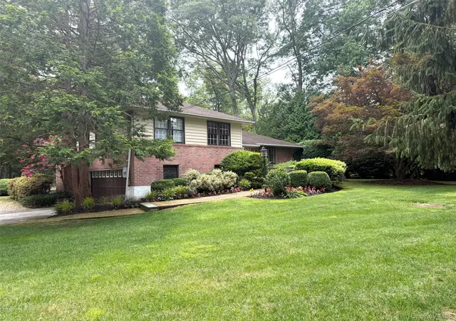 2nd image of 12 Robin Ln, Huntington, NY 11743 | MLS# 1038633