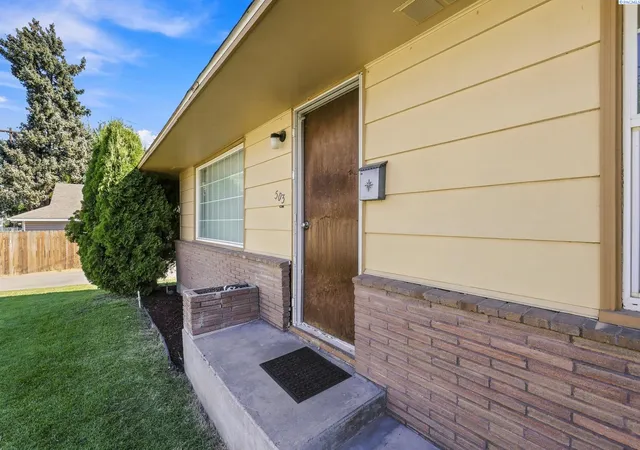 2nd image of 503 And 503 1/2 Hillcrest St, Grandview, WA 98930 | MLS# 295514