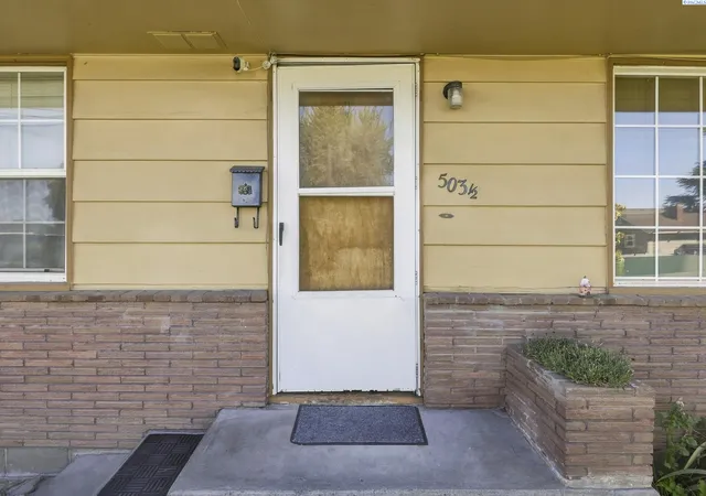 3rd image of 503 And 503 1/2 Hillcrest St, Grandview, WA 98930 | MLS# 295514