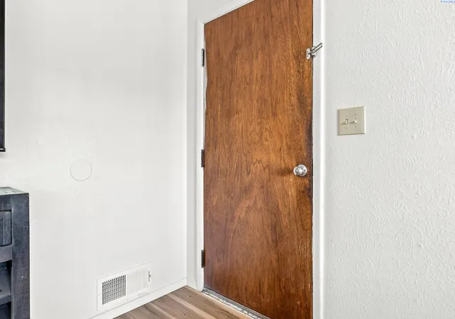 4th image of 503 And 503 1/2 Hillcrest St, Grandview, WA 98930 | MLS# 295514