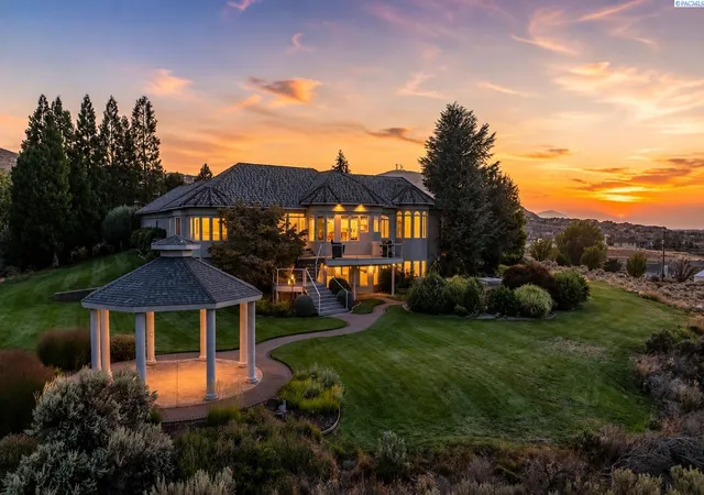 1st image of 1361 Gage Blvd, Richland, WA 99352 | MLS# 295500